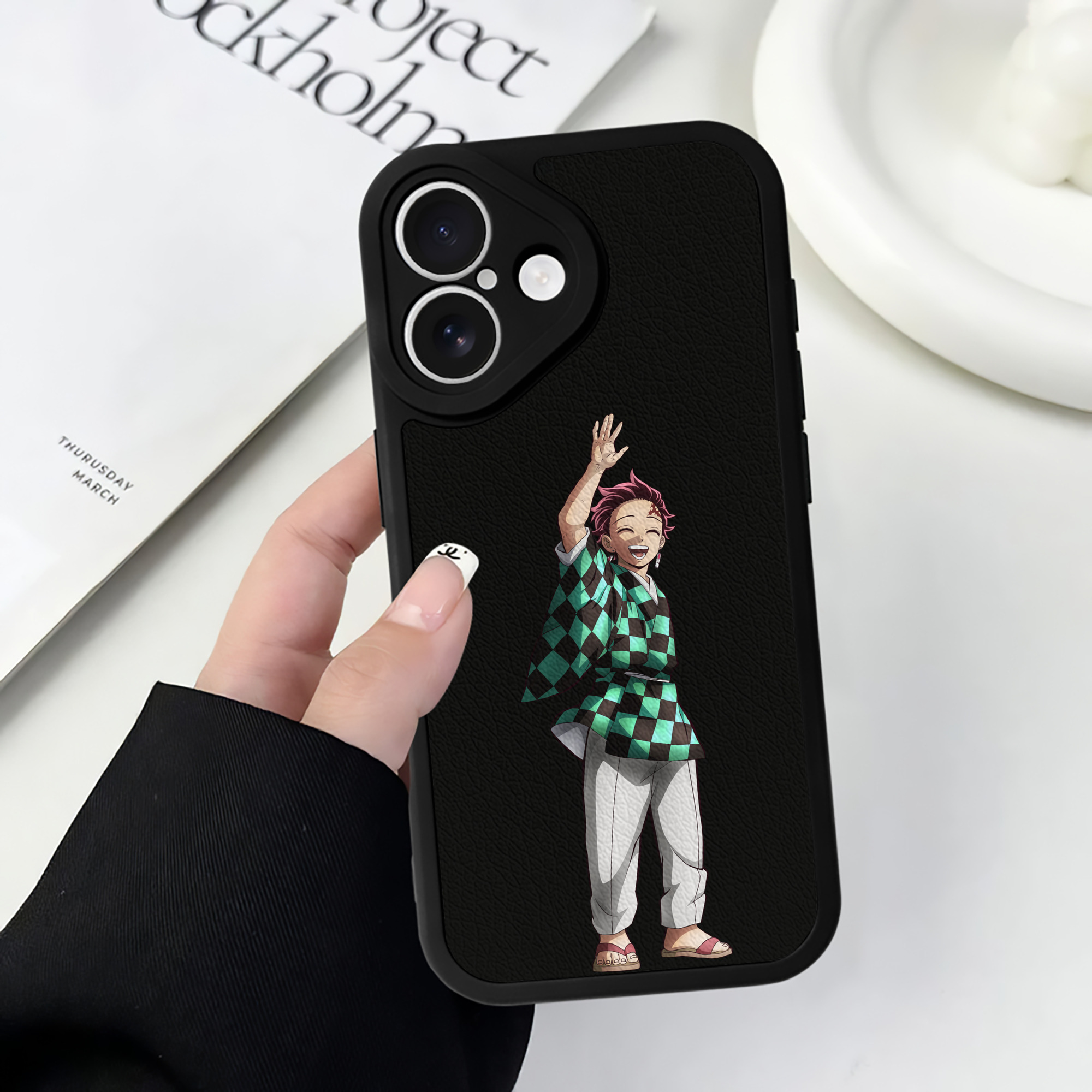 （画像用） 鬼滅の刃 竈門 炭治郎／かまど たんじろう Kamado Tanjirou 【iPhone 16シリーズ対応】シリコンスマホケース（レザー調） 材質：シリコン